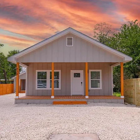 Villa Vibrant 4Br3Ba Oasis Near Happy Downtown